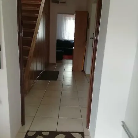 Domek Blisko Lasu I Jezior Nyaraló